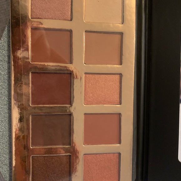 Crown eyeshadow palette - Picture 3 of 3